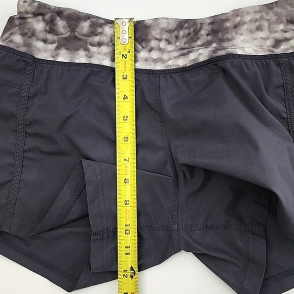Lululemon Tracker Athletic Running Shorts Snowy Owl Grey Lined 4" Inseam Size 6 - Picture 11 of 11